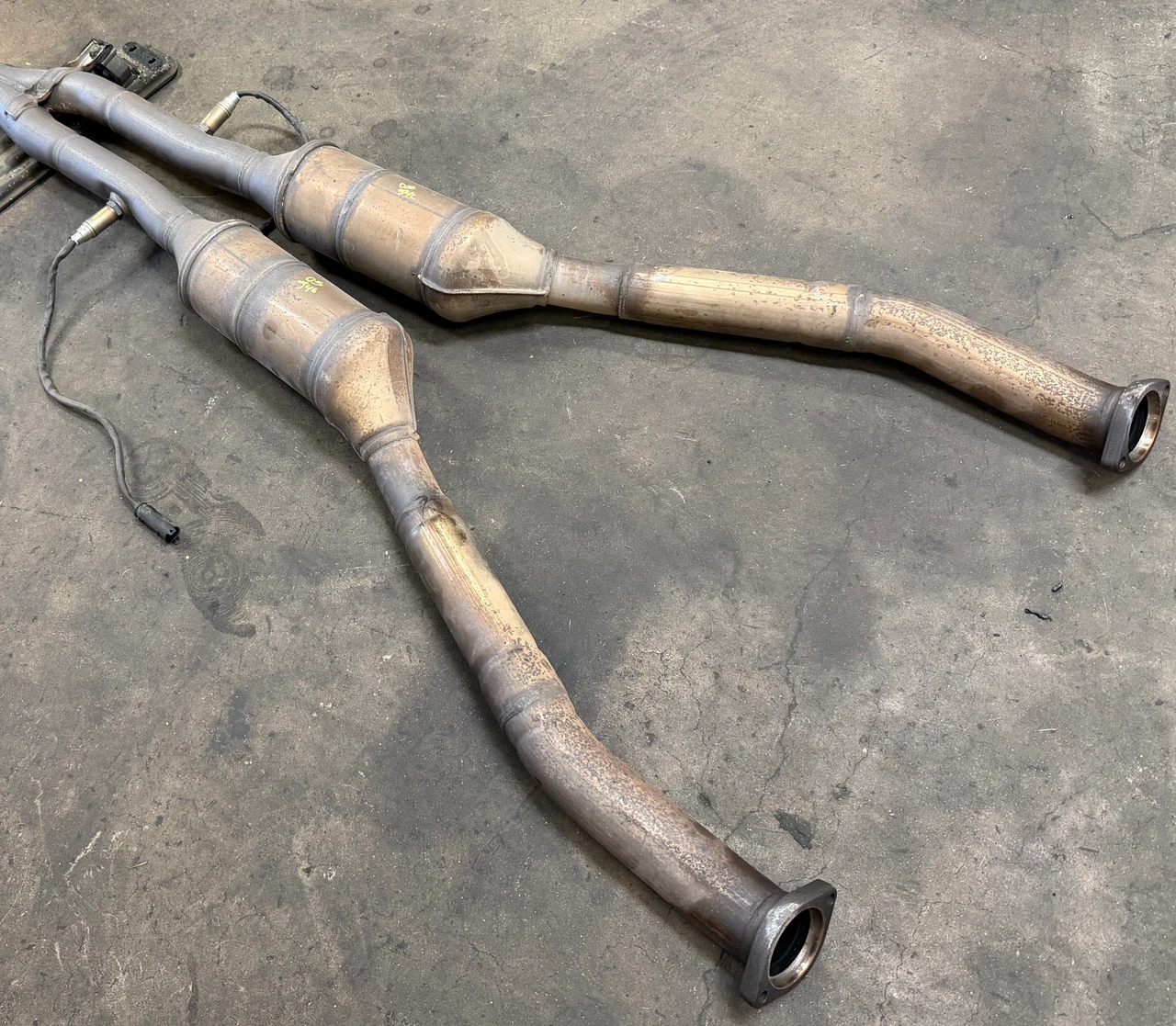 1999-03 BMW E39 540i EXHAUST MUFFLER MID SECTION 1716491
