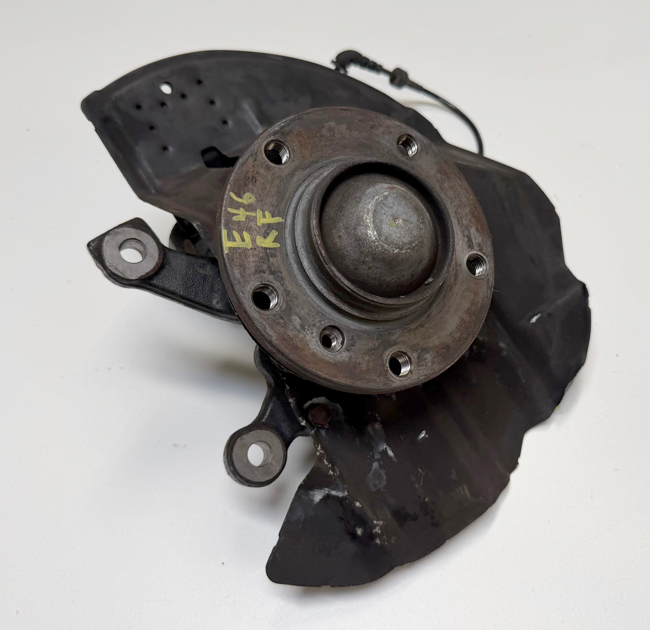 BMW 330ci 325ci Passenger Front Wheel Carrier Spindle Knuckle E46 330i 325i Z4