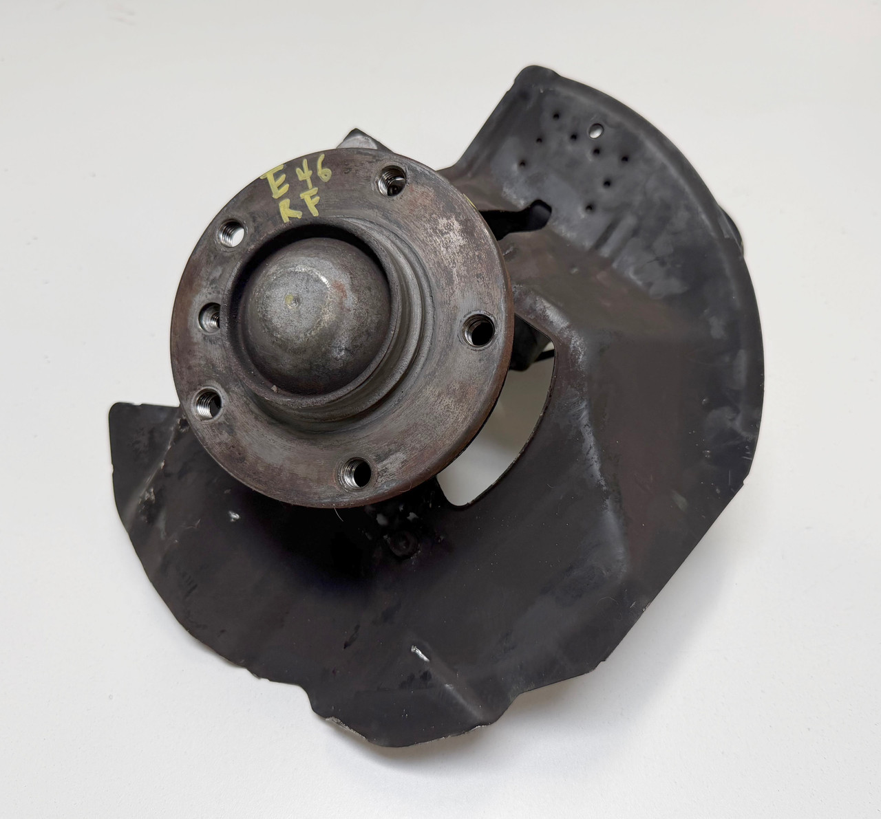 BMW 330ci 325ci Passenger Front Wheel Carrier Spindle Knuckle E46 330i 325i Z4