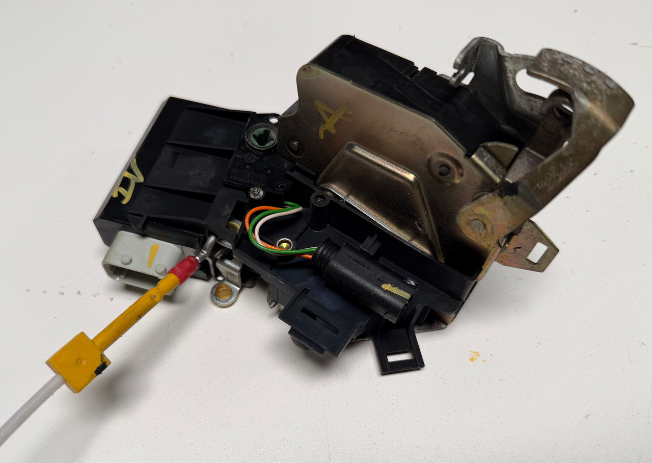 DRIVER FRONT DOOR LOCK LATCH BMW E39 M5 540i 530i 525i 528i 8235097