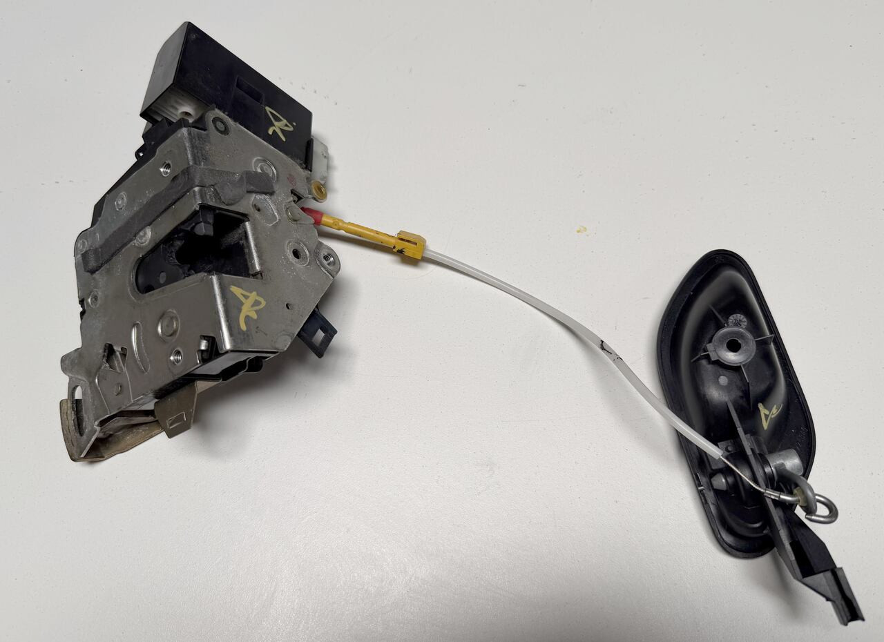 DRIVER FRONT DOOR LOCK LATCH BMW E39 M5 540i 530i 525i 528i 8235097