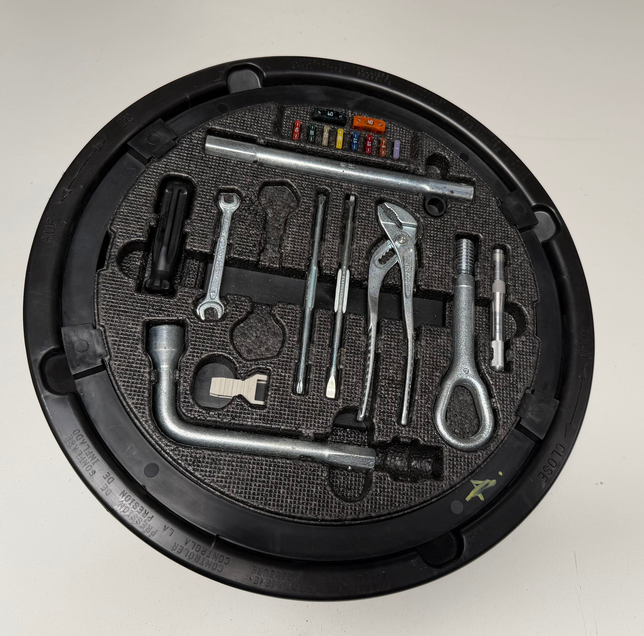 MERCEDES BENZ OEM W220 S500 S430 EMERGENCY SPARE TIRE TOOL KIT