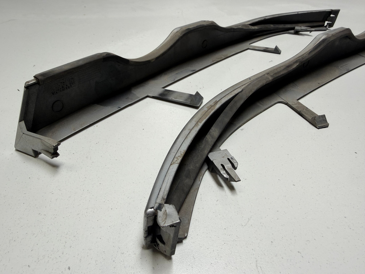 2000-03 BMW E46 M3 330ci 325ci PAIR HEADLIGHT LOWER TRIMS 8208677