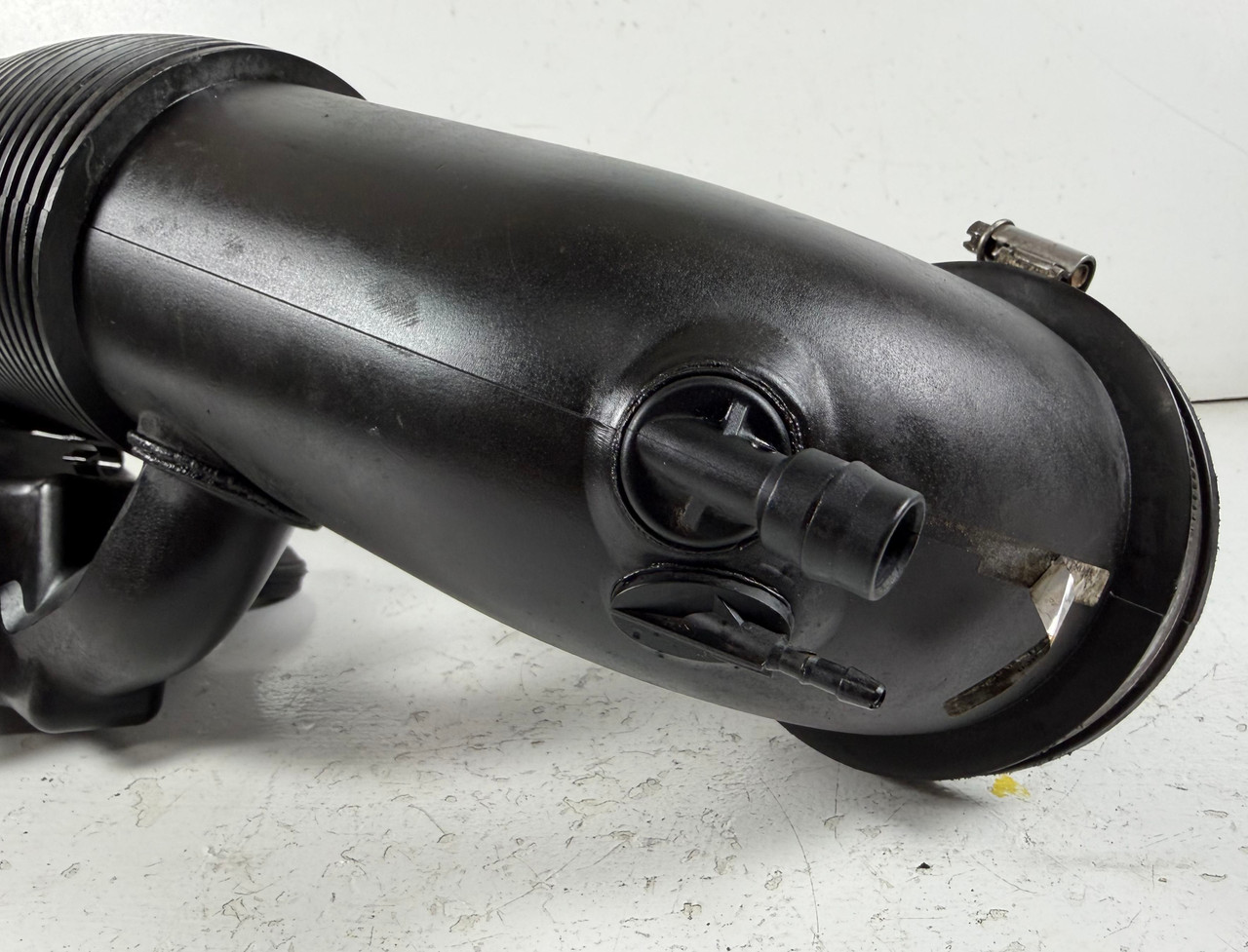 BMW E39 540i AIR INTAKE TUBE RESONATOR w/ MASS AIR FLOW METER 1436139