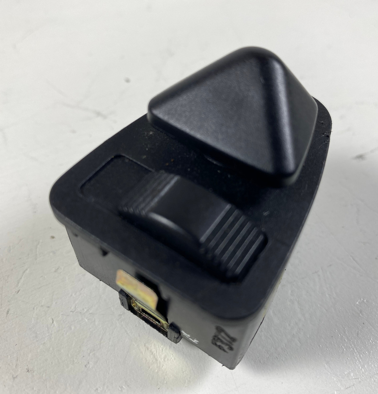 BMW E46 330 325 DRIVER SIDE VIEW MIRROR TILT ADJUSTMENT SWITCH 8373691