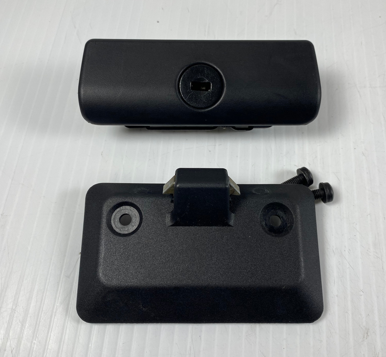 BMW E46 E90 330i 328i 325i GLOVE BOX LATCH HANDLE  8262566
