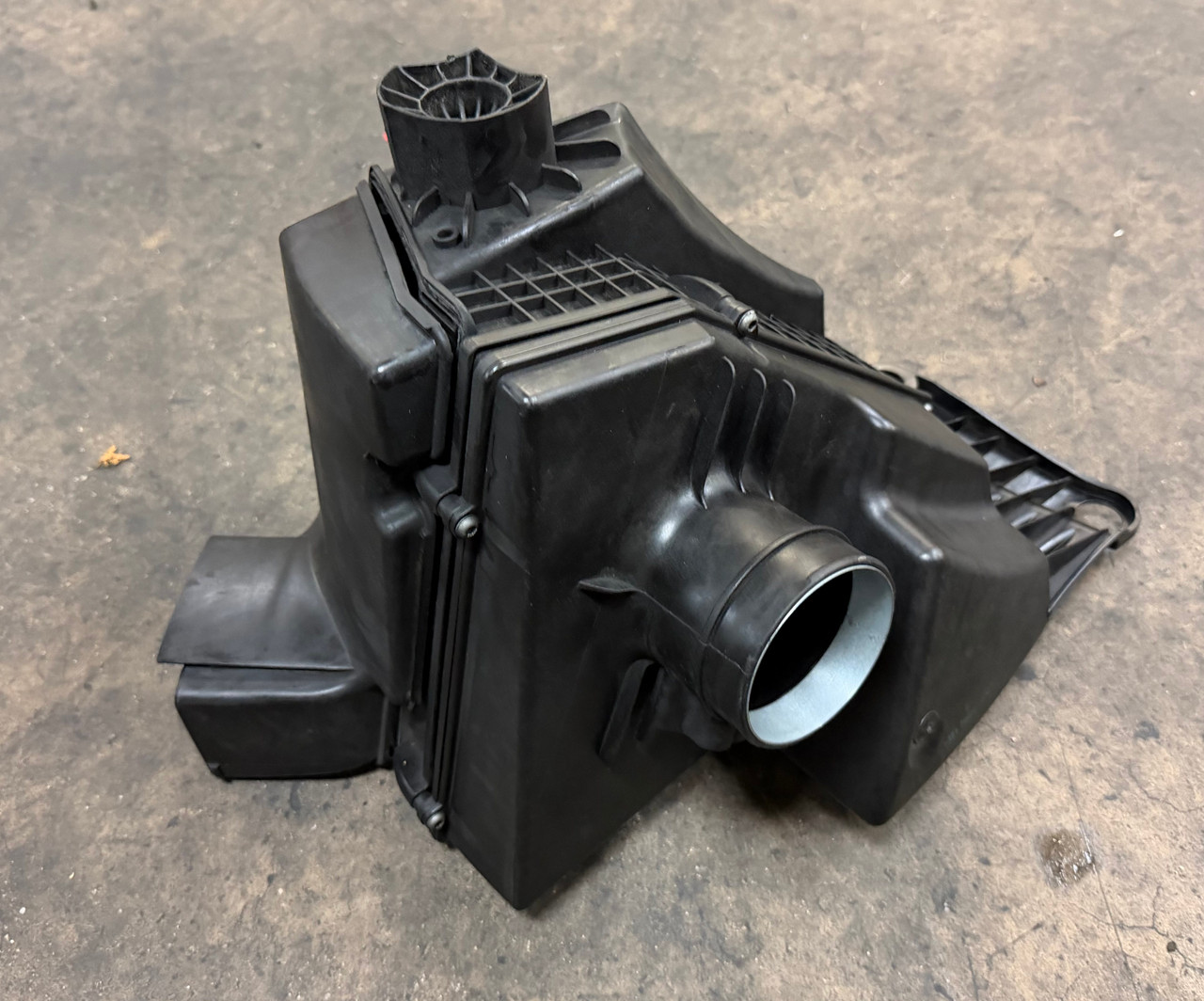 2006-08 BMW E90 330i 328i AIR INTAKE FILTER BOX 7542018