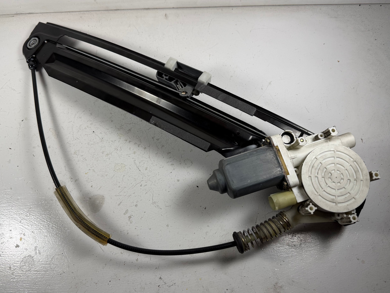 DRIVER REAR WINDOW REGULATOR 1999-03 BMW E39 M5 540i 530i 525i 8252429