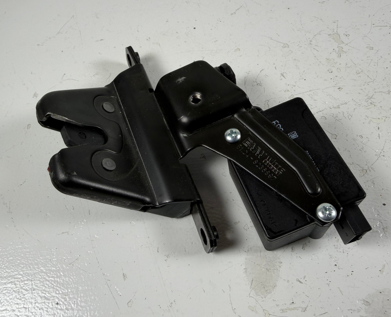 BMW E39 M5 540i 530i 528i TRUNK LOCK LATCH ACTUATOR 8236897