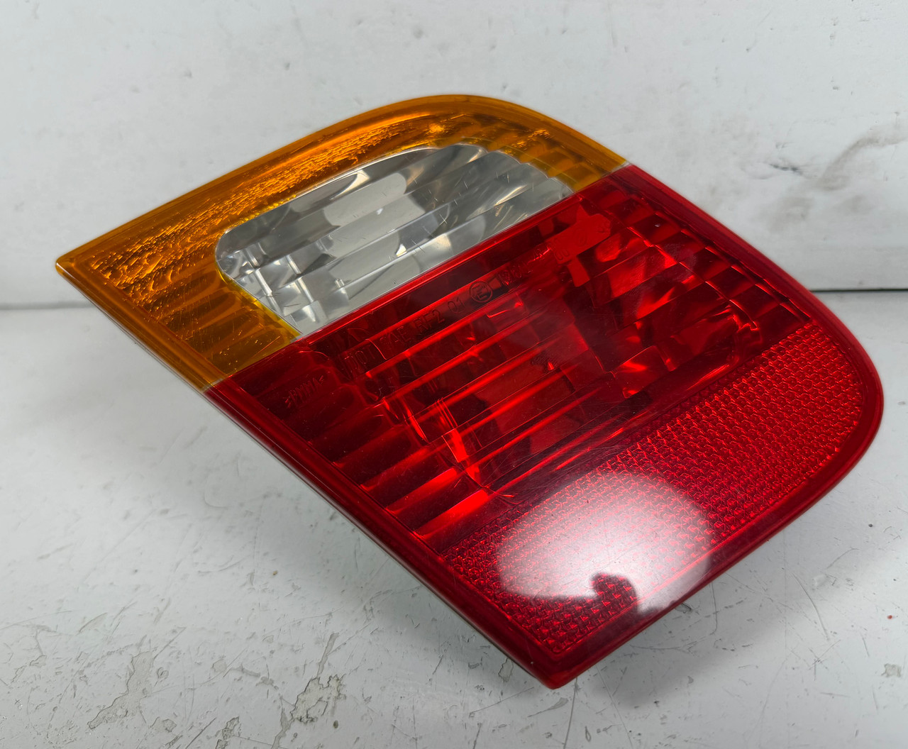 2002-05 BMW E46 330i 325i DRIVER INNER TRUNK TAIL LIGHT 6907945