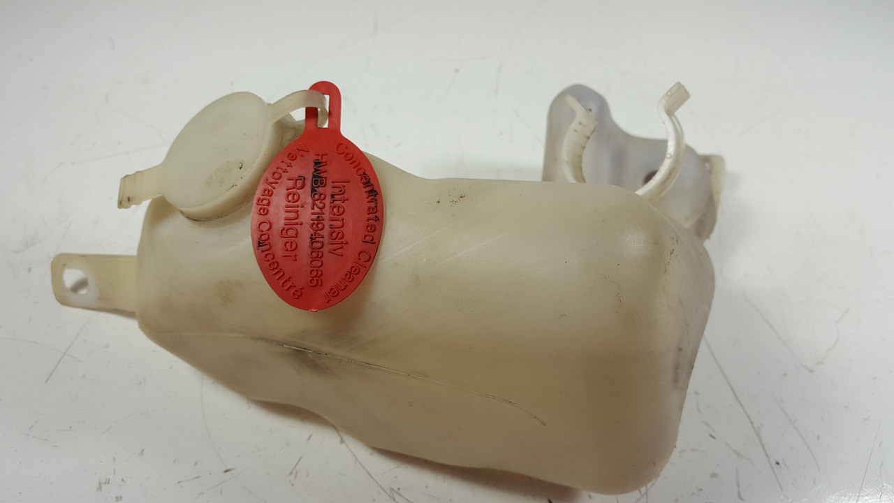 BMW E39 M5 528 530 HEADLIGHT INTENSIVE CLEANER WASHER RESERVOIR TANK 8361443