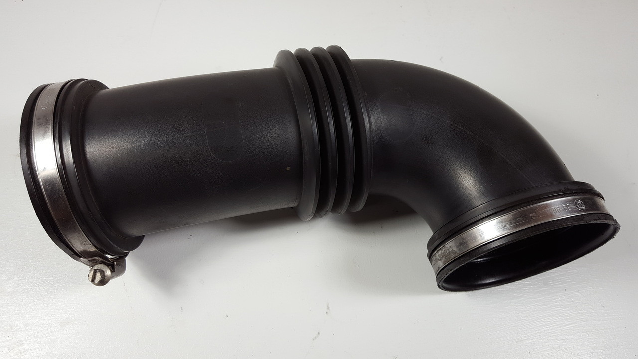 BMW E39 M5 LEFT AIR INTAKE RUBBER BOOT ZYL 5-8 1 405 876