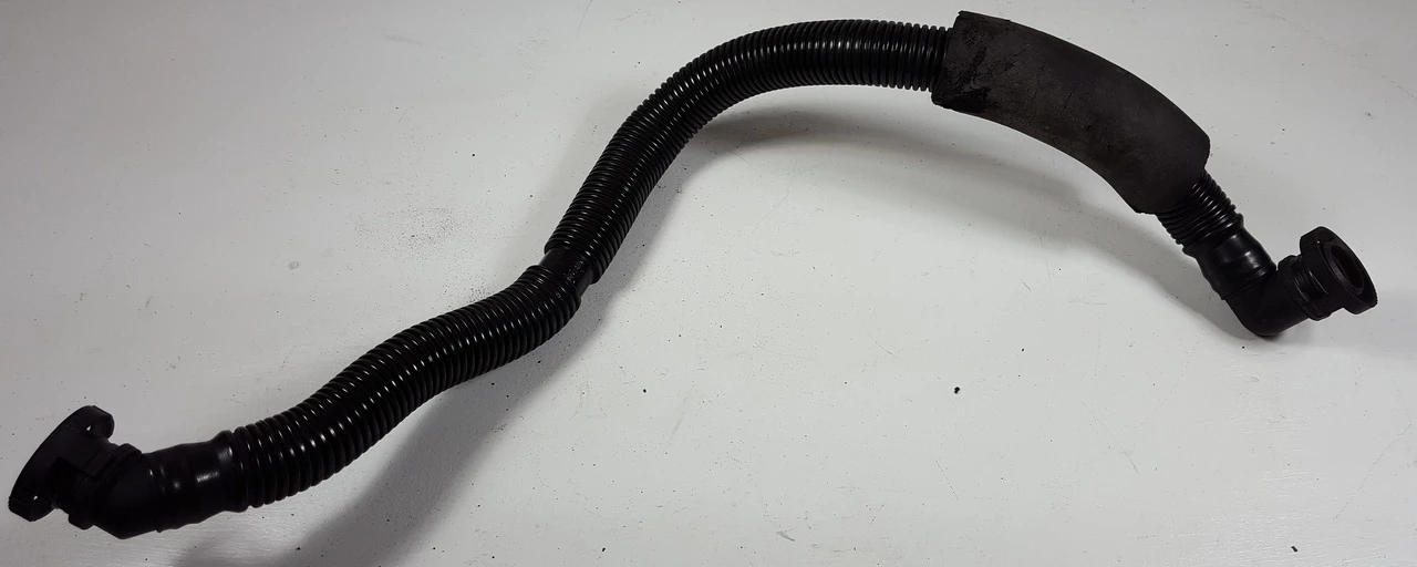 1999-03 BMW E39 540i SMOG PUMP HOSE 1438263