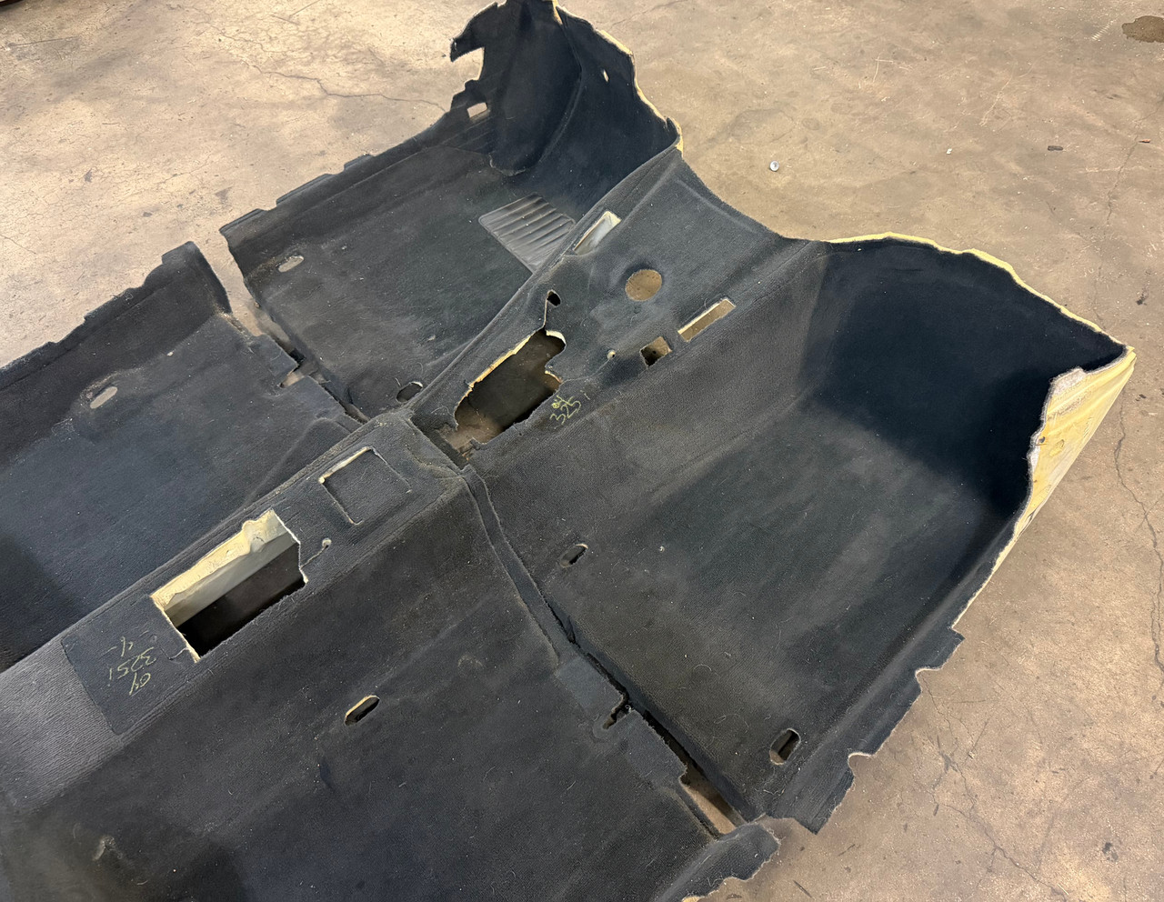 BMW e46 330i 325i SEDAN BLACK FLOOR CARPET OEM