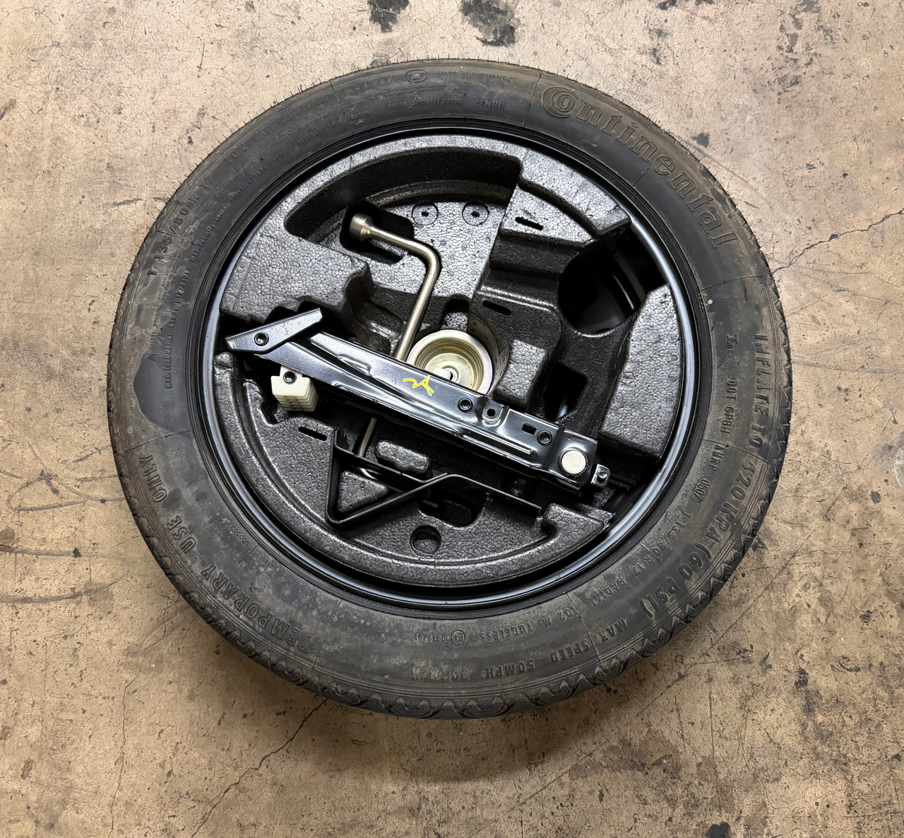 BMW TRUNK SPARE DONUT TIRE WHEEL 135/80/17 E46 E60 6758778