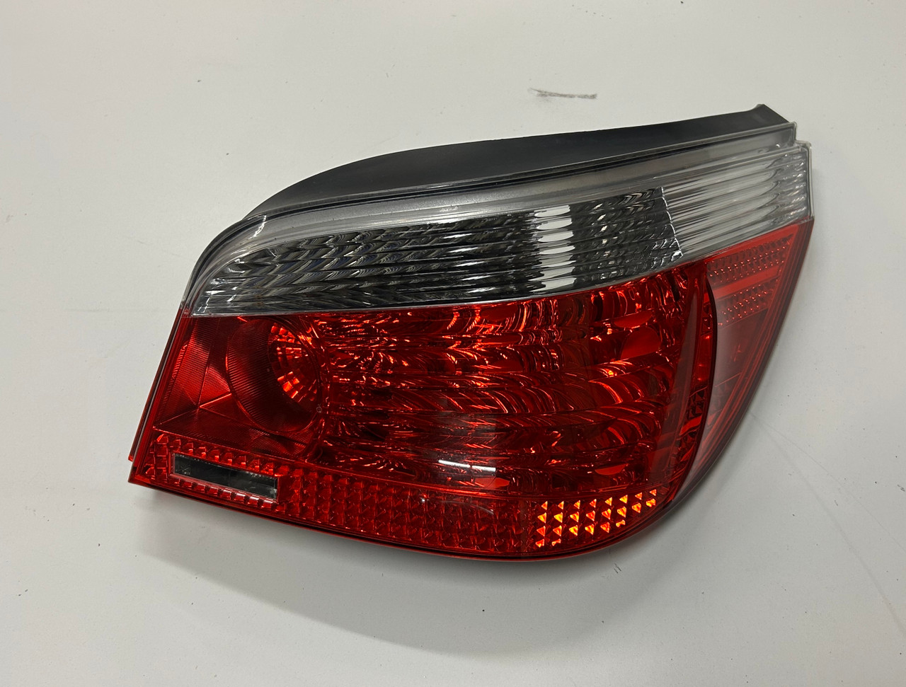 2004-07 BMW E60 550i 545i 530i PASSENGER TAIL LIGHT LAMP 7165740