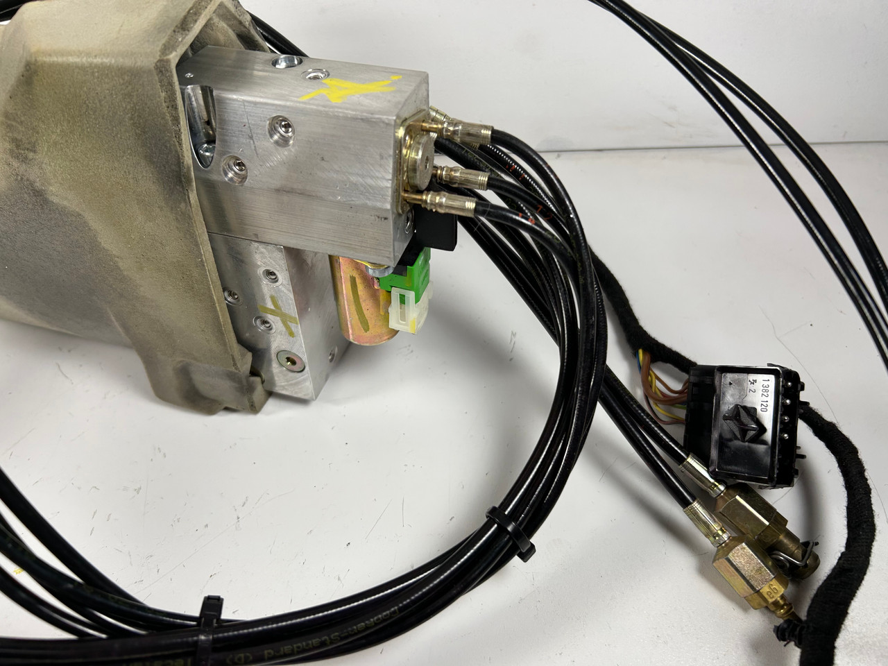 BMW E46 M3 330ci 325ci CONVERTIBLE TOP HYDRAULIC PUMP MOTOR 8234530
