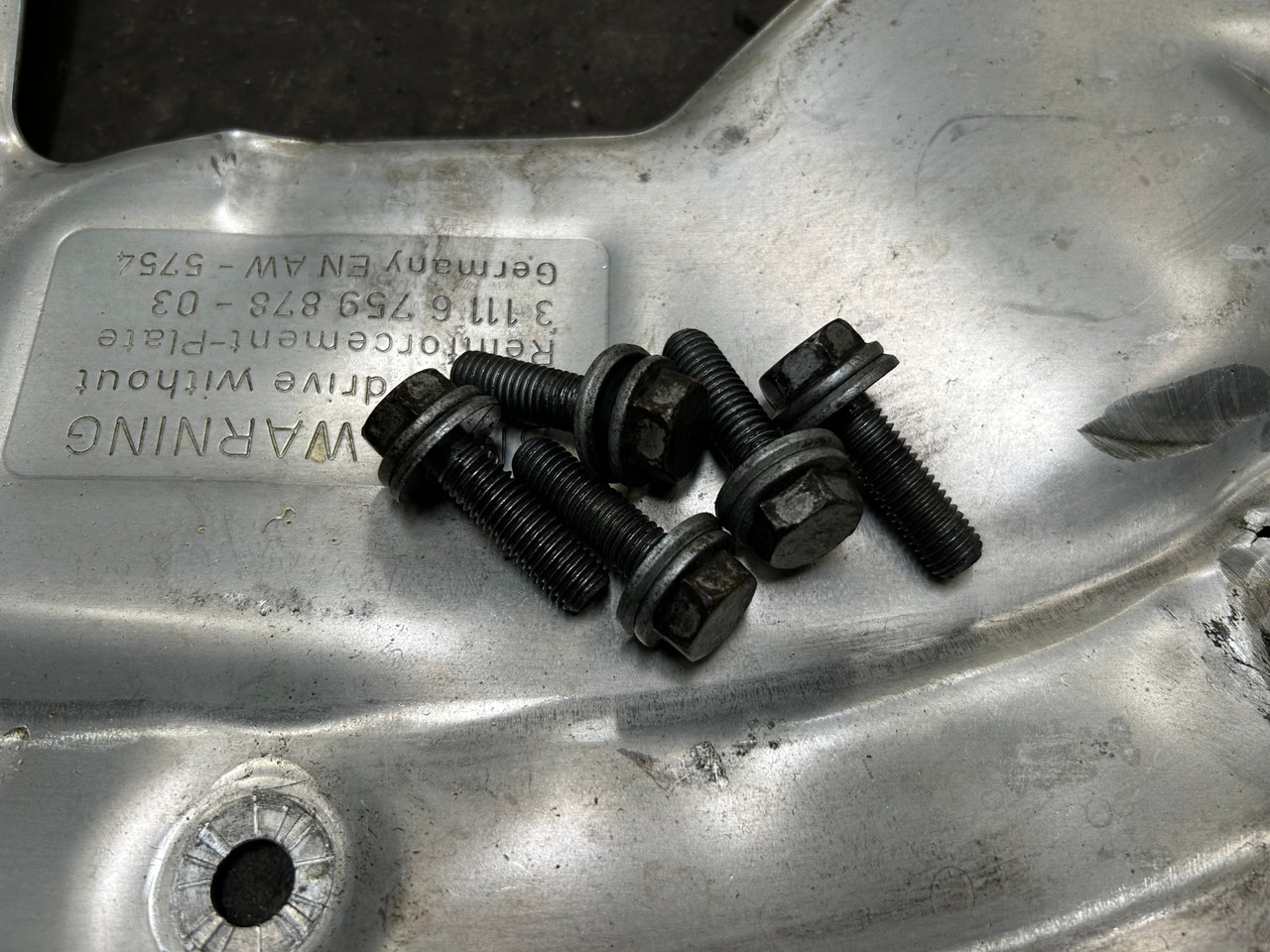 BMW LOWER ENGINE REINFORCEMENT BELLY PAN E63 650i E60 550i 530i 525i 6759878