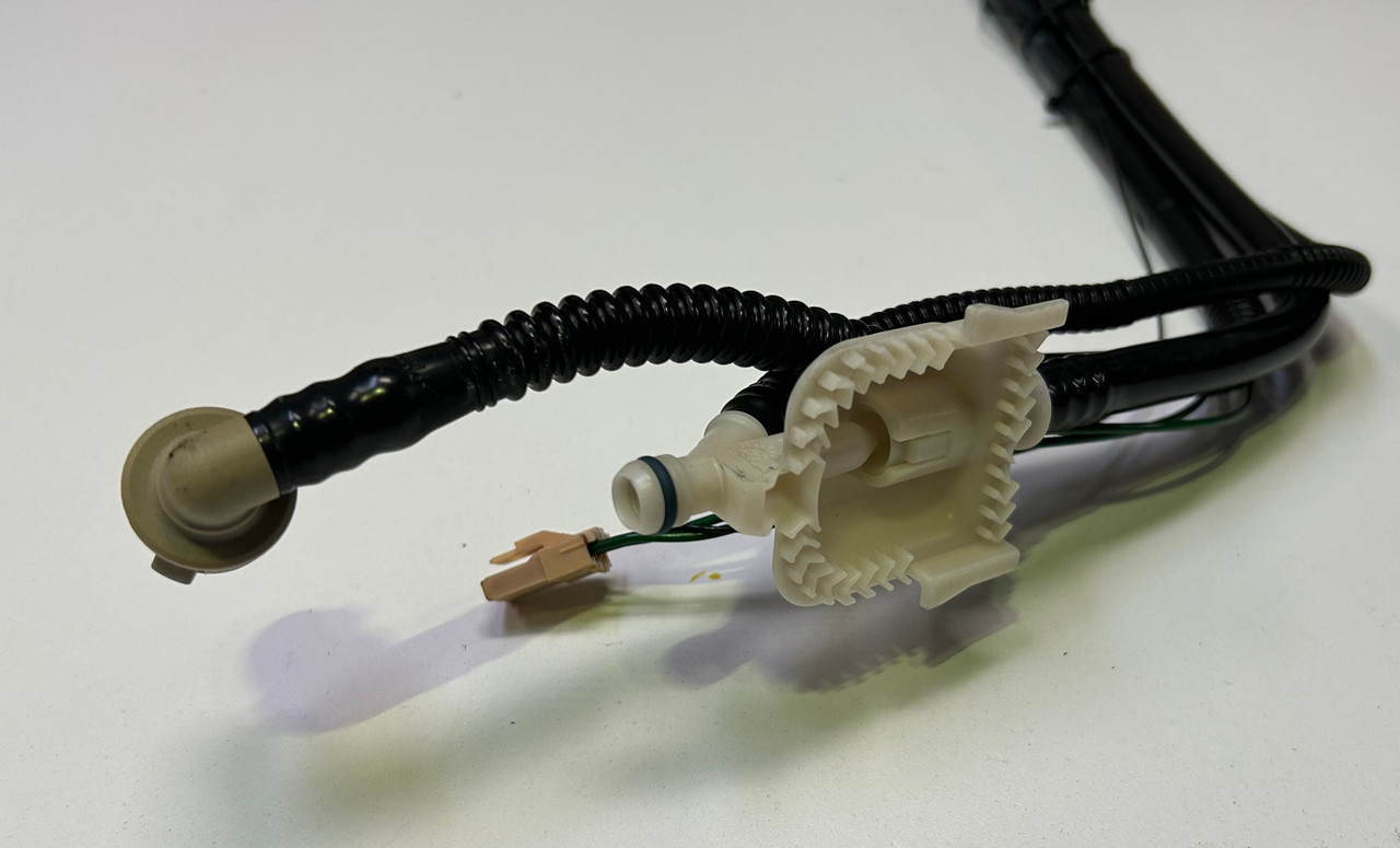 FUEL PUMP DELIVERY UNIT BMW e60 550i 530i 528i 525i e63 650i 7373503