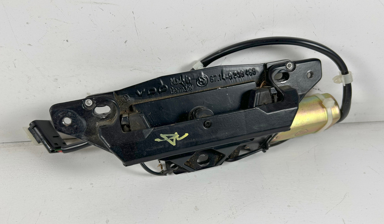 BMW E39 540i 528i 525i WAGON TRUNK LIFTGATE POWER LOCK STRIKER 8238468