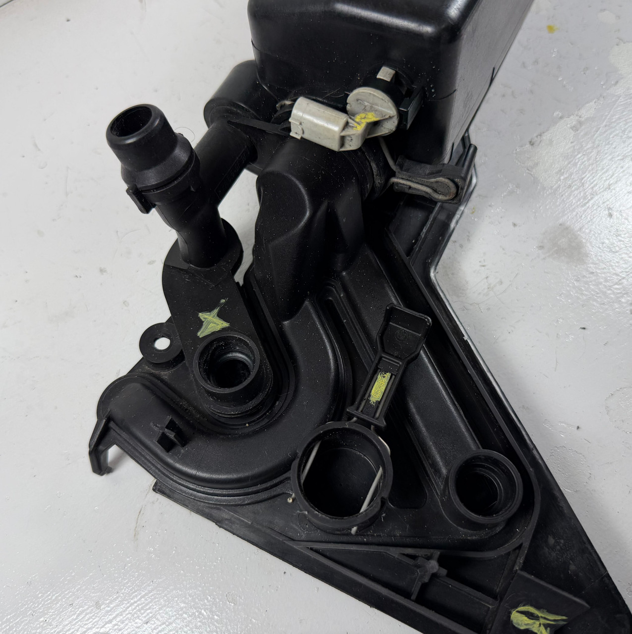 BMW E46 330 325 323 COOLANT EXPANSION TANK 1436251