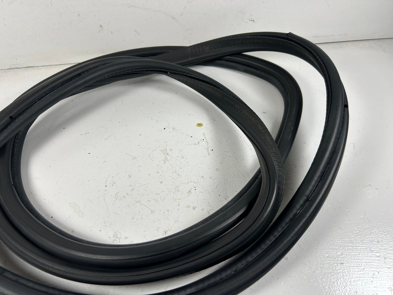 TRUNK WEATHER STRIP BMW E46 M3 330ci 325ci COUPE 4310982