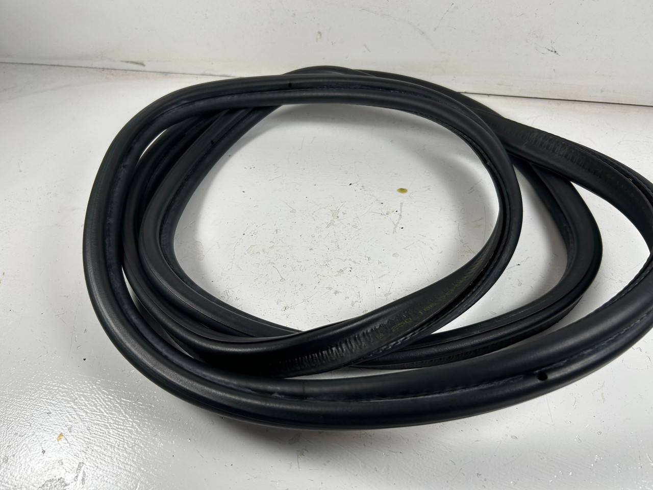 TRUNK WEATHER STRIP BMW E46 M3 330ci 325ci COUPE 4310982