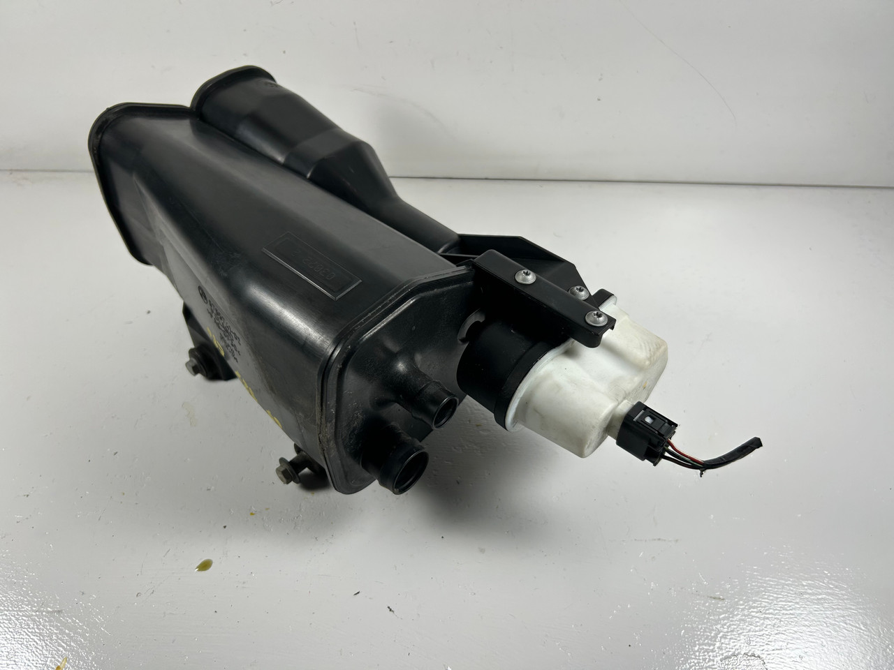 06-11 BMW E90 E92 335i 328i CHARCOAL EVAP PURGE FUEL VALVE 6765741