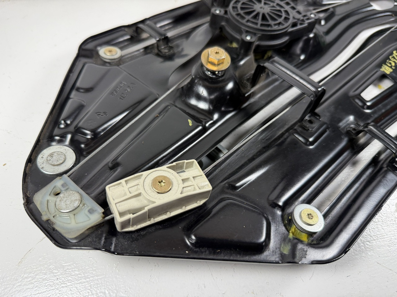 BMW E46 M3 330ci 325ci CONVERTIBLE PASSENGER REAR WINDOW REGULATOR 8215274