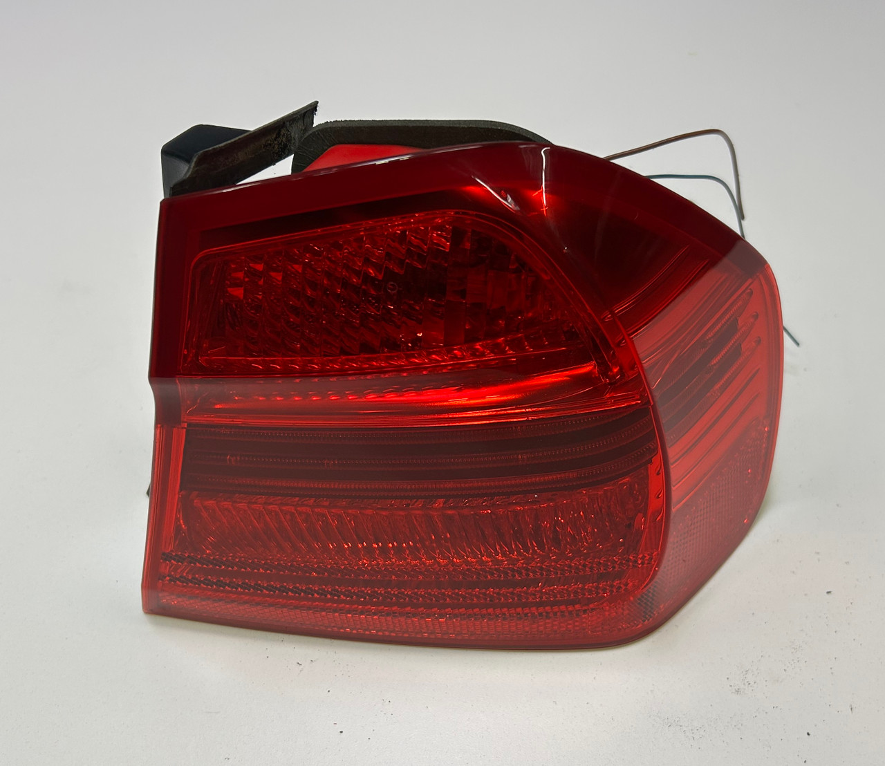 2006 - 08 BMW E90 335i 328i PASSENGER TAIL LIGHT 7161956
