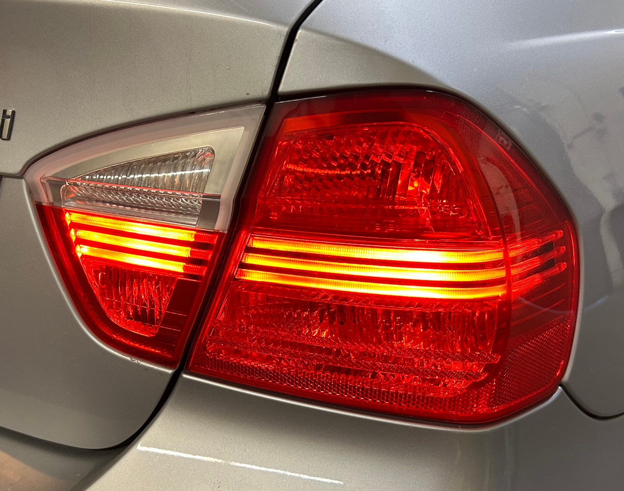 2006 - 08 BMW E90 335i 328i PASSENGER TAIL LIGHT 7161956