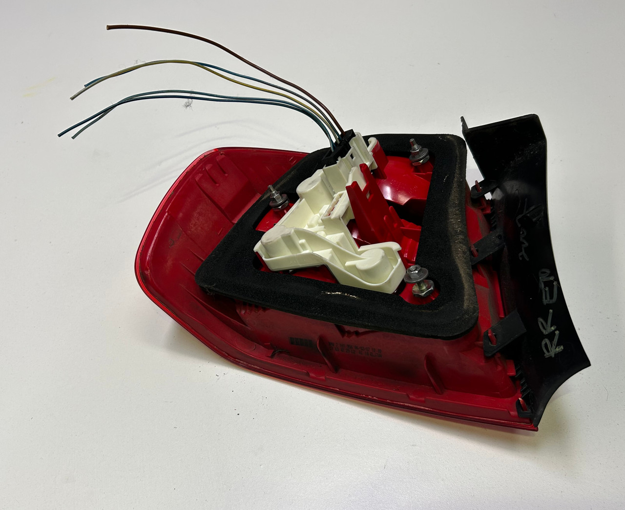 2006 - 08 BMW E90 335i 328i PASSENGER TAIL LIGHT 7161956