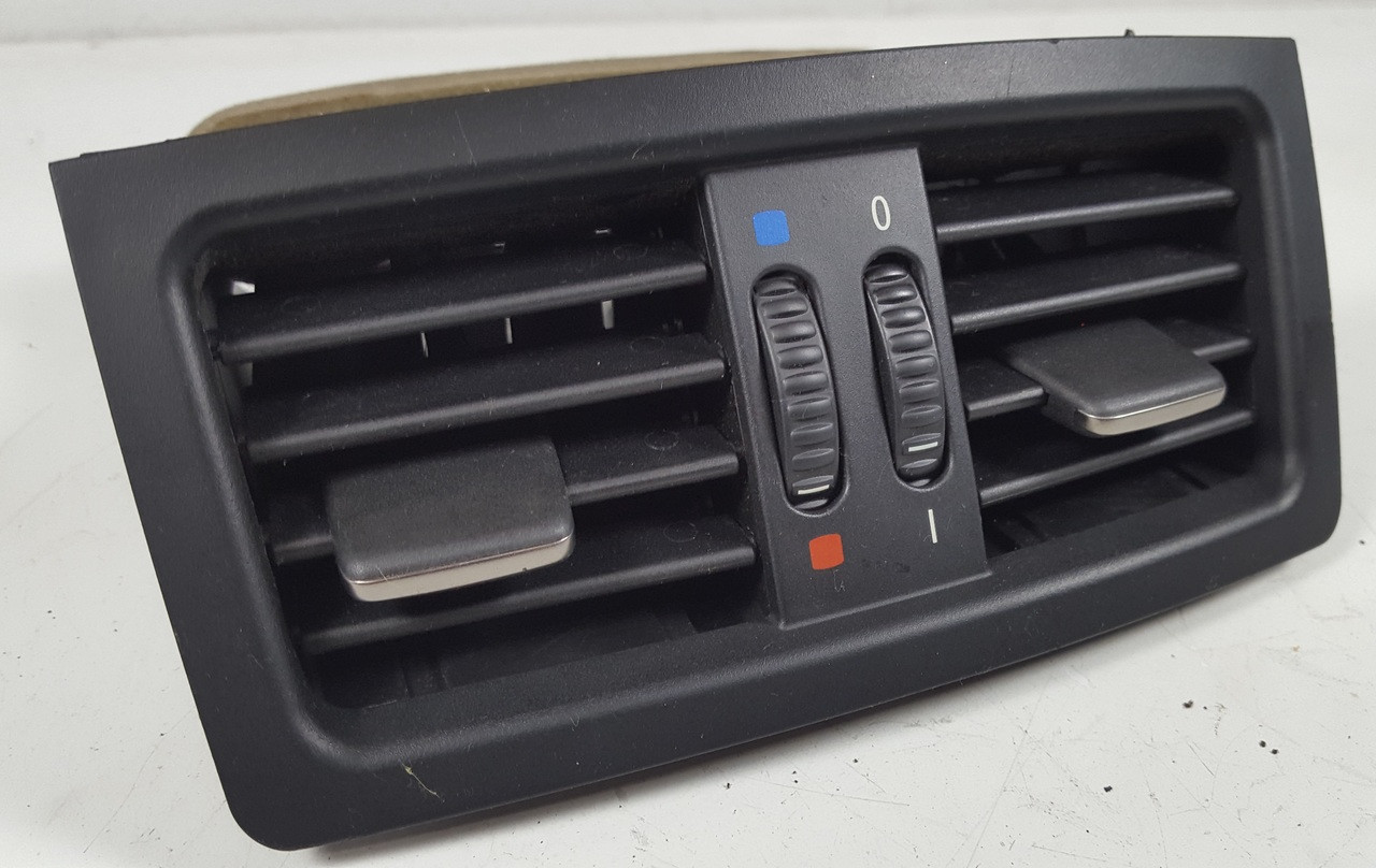 08 BMW E60 550i 530i 525i REAR AC HEATER AIR VENT 6932023