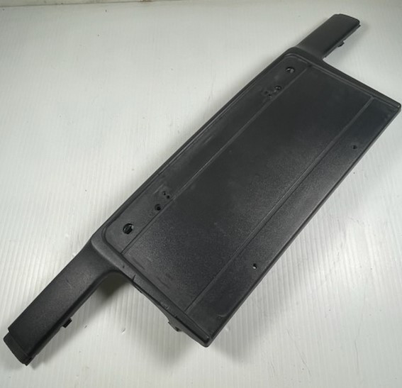 1997-00 BMW E39 540i 528i FRONT BUMPER LICENSE PLATE HOLDER 8174849