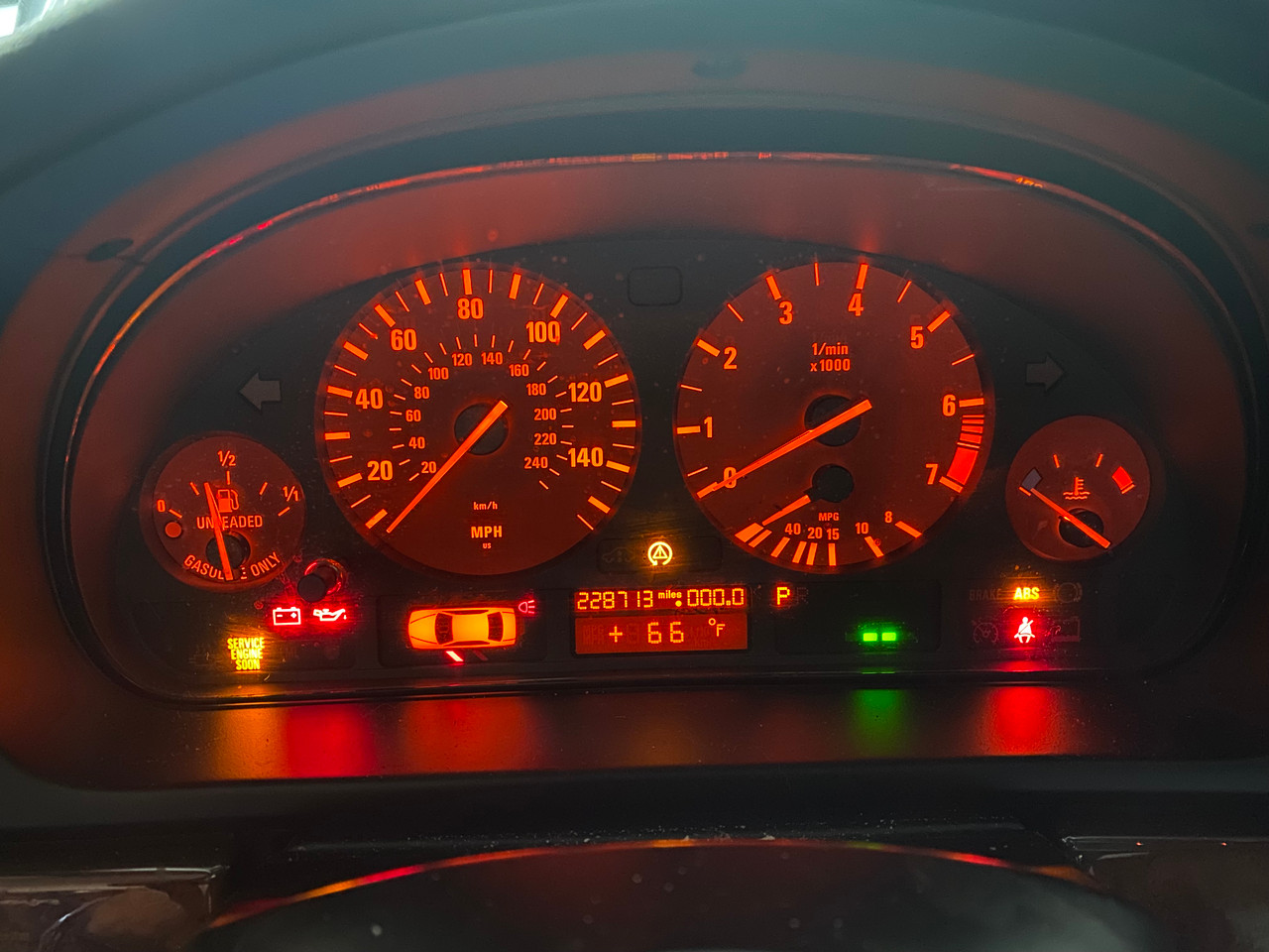 2001-03 BMW E39 525i SPEEDOMETER CLUSTER 6907017