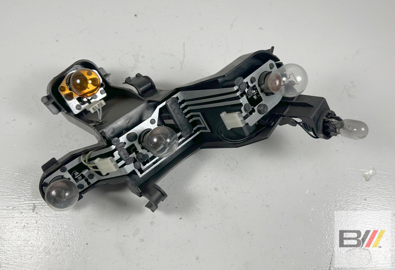 BMW E60 550i 545i 530i 525i DRIVER BRAKE TAIL LIGHT LAMP BULB CARRIER 6923305