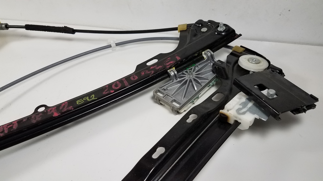 2006-11 BMW e92 335i 328i PASSENGER FRONT WINDOW REGULATOR 7193456