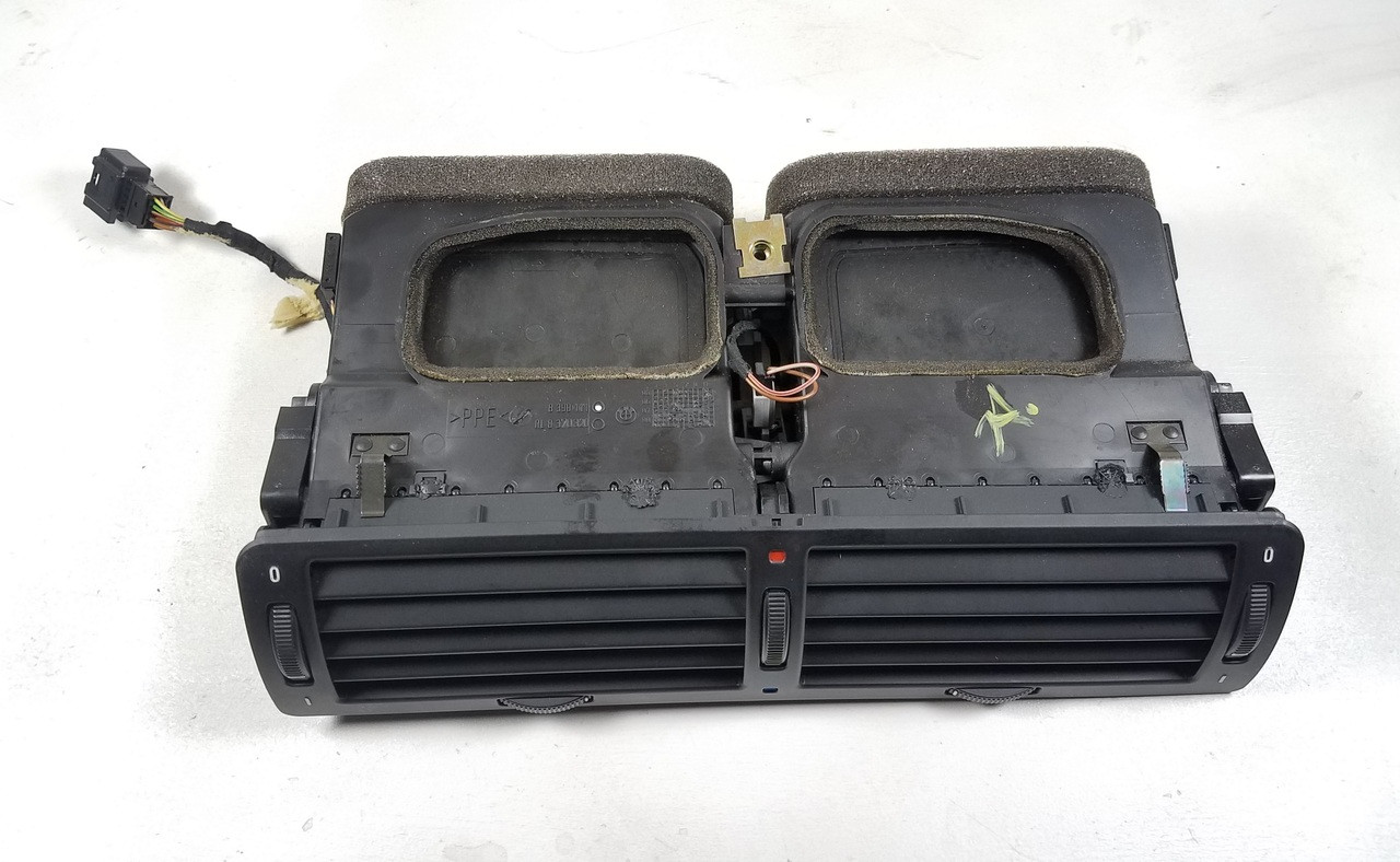 BMW E38 740iL 750iL CENTER DASH A/C HEATER AIR VENT 8390111