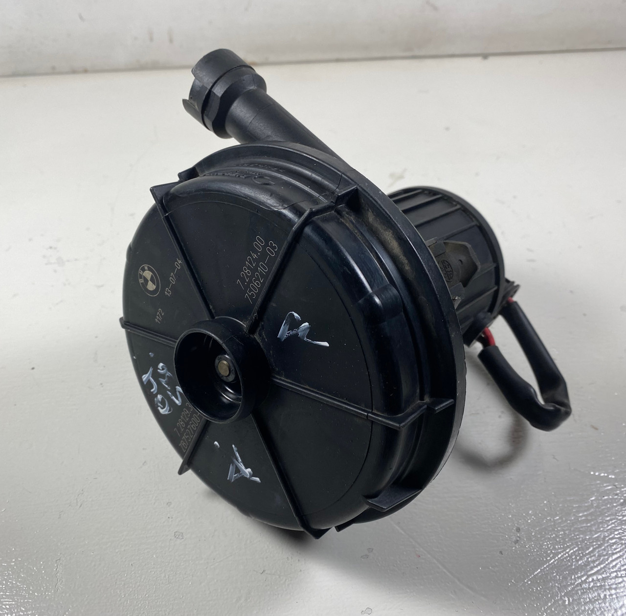BMW  E46 E60 E83 X3 Secondary Air Injection Smog Pump 7506210
