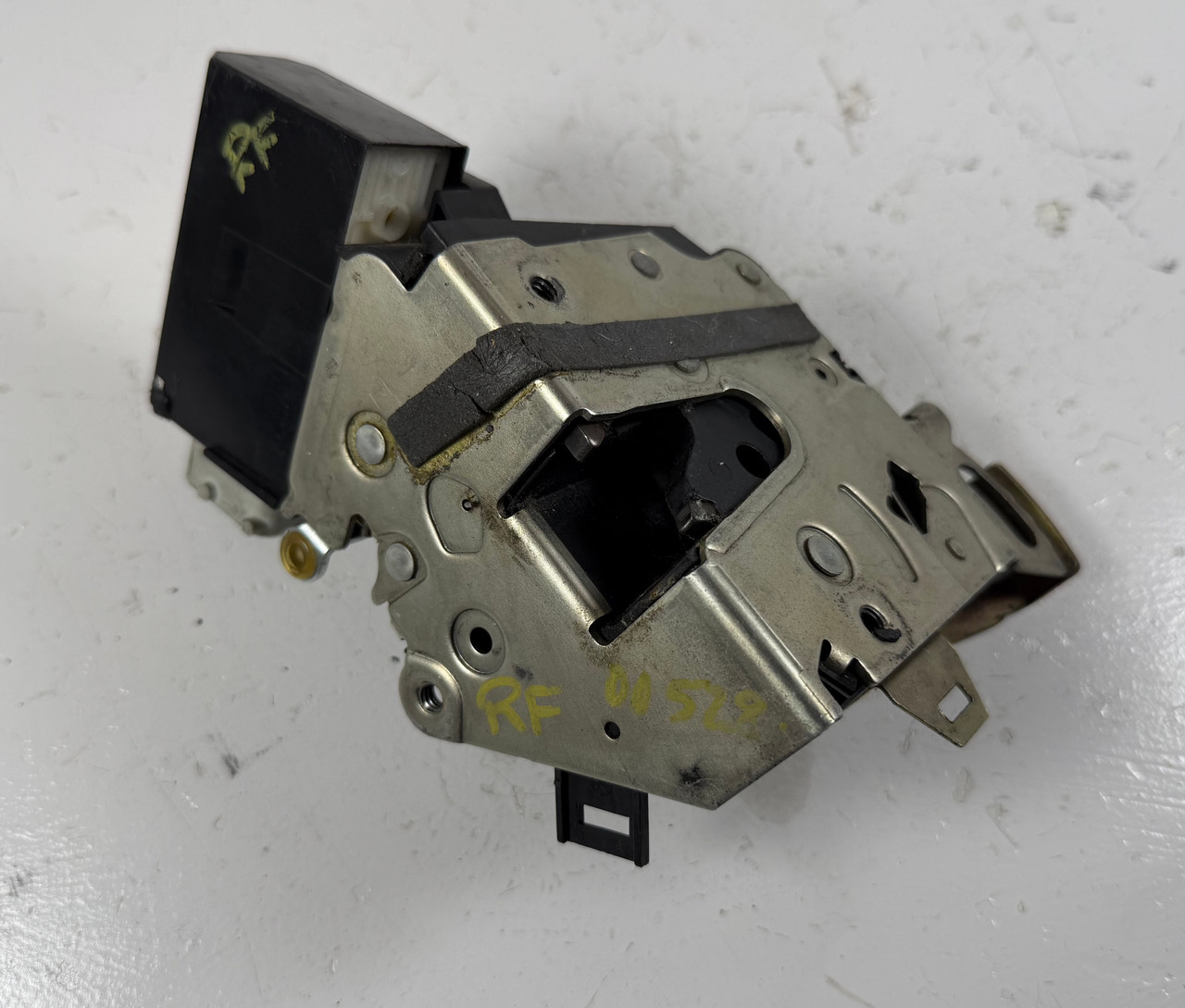 Passenger Front Door Lock Latch 1999-03 BMW E39 M5 540i 530i 528i 525i 8235102