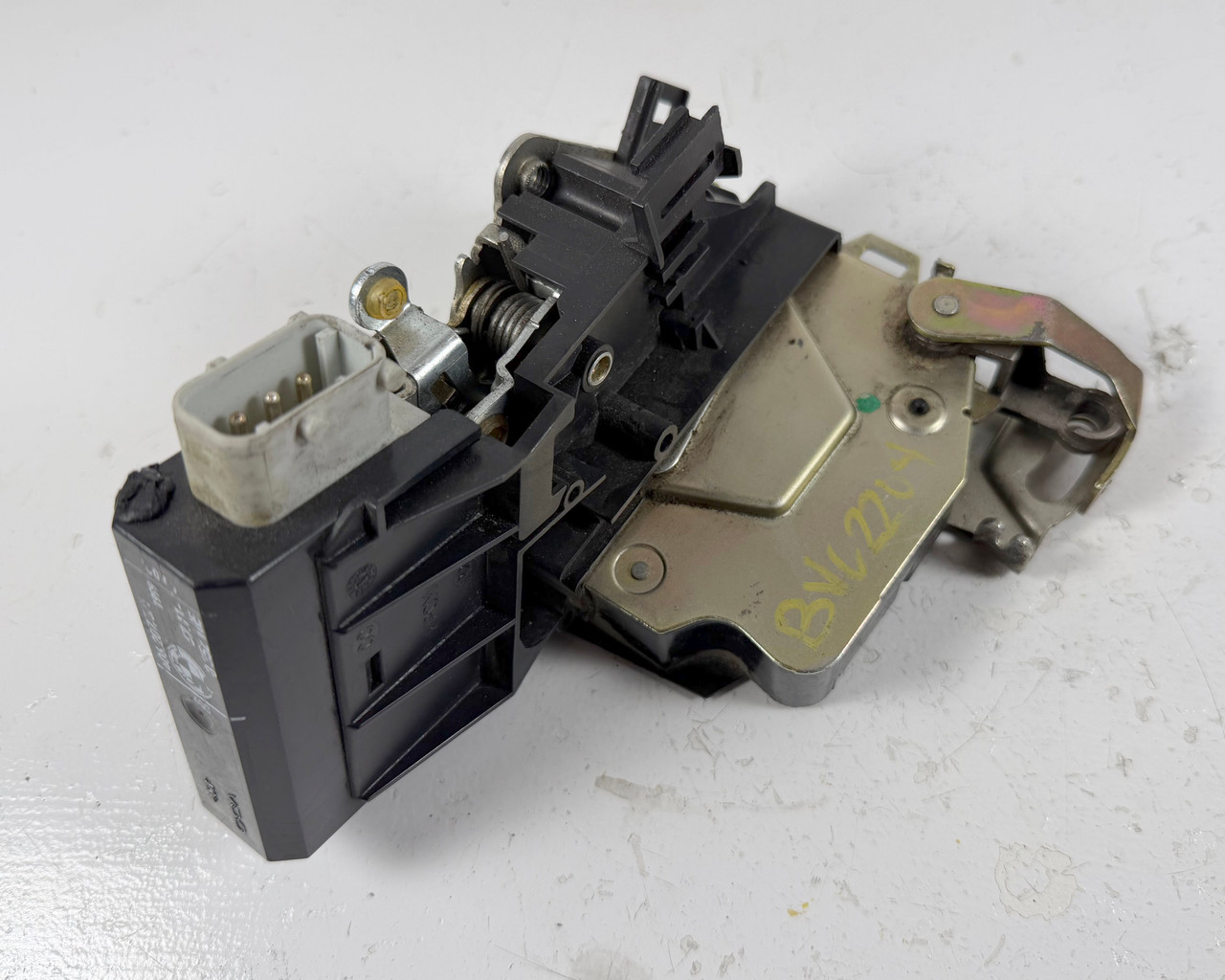 Passenger Front Door Lock Latch 1999-03 BMW E39 M5 540i 530i 528i 525i 8235102