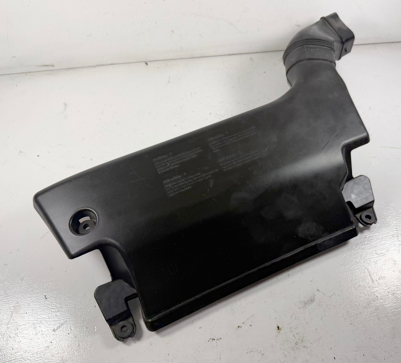 2001-05 BMW E46 330 325 TOP AIR INLET DUCT COVER W/ CONNECTOR 7501988