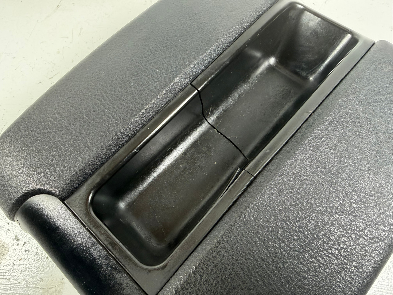 1998-03 BMW E39 540i 530i 525i Armrest Arm Rest 8213862