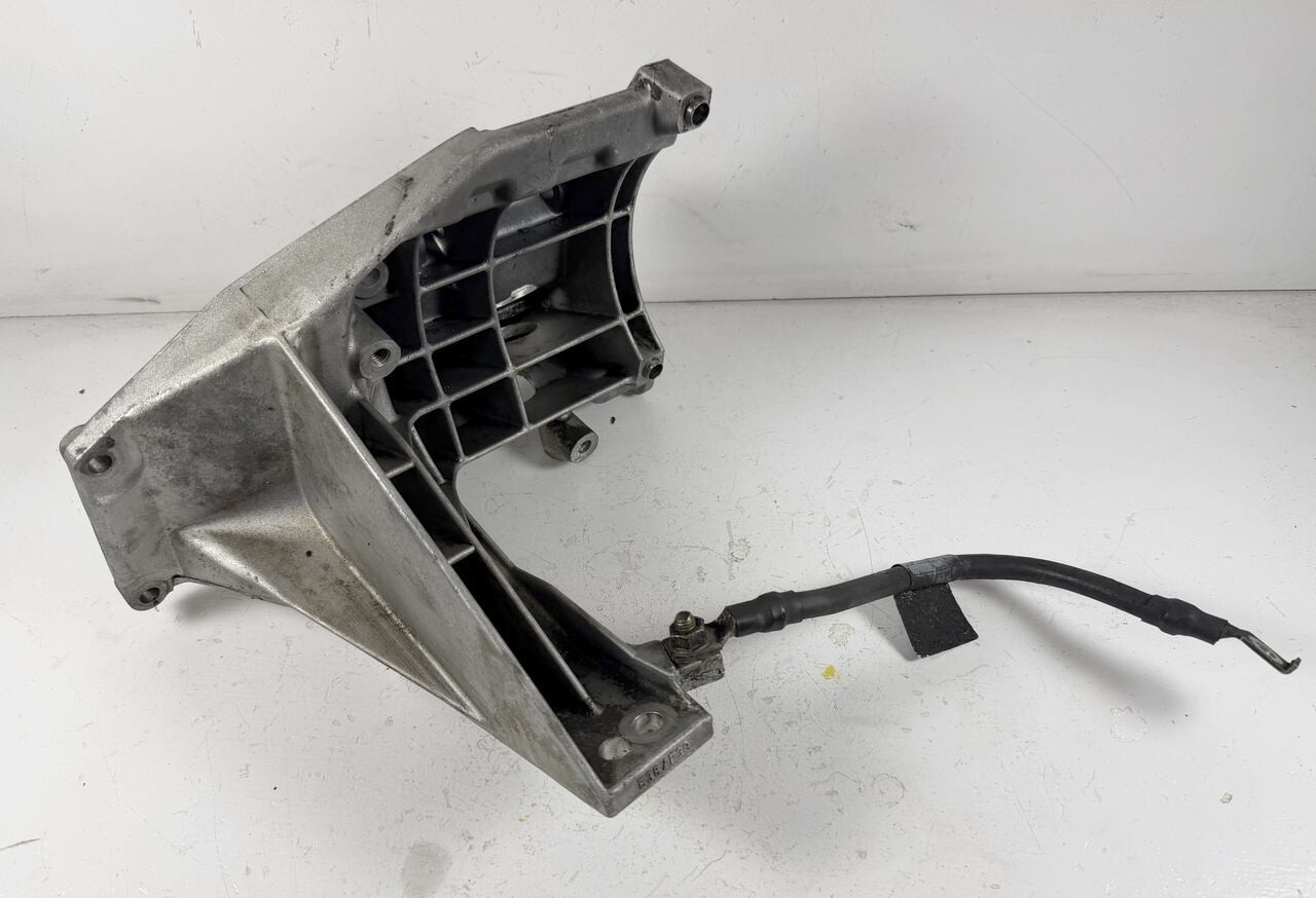 BMW E39 540i PASSENGER RIGHT MOTOR MOUNT BRACKET 1433564