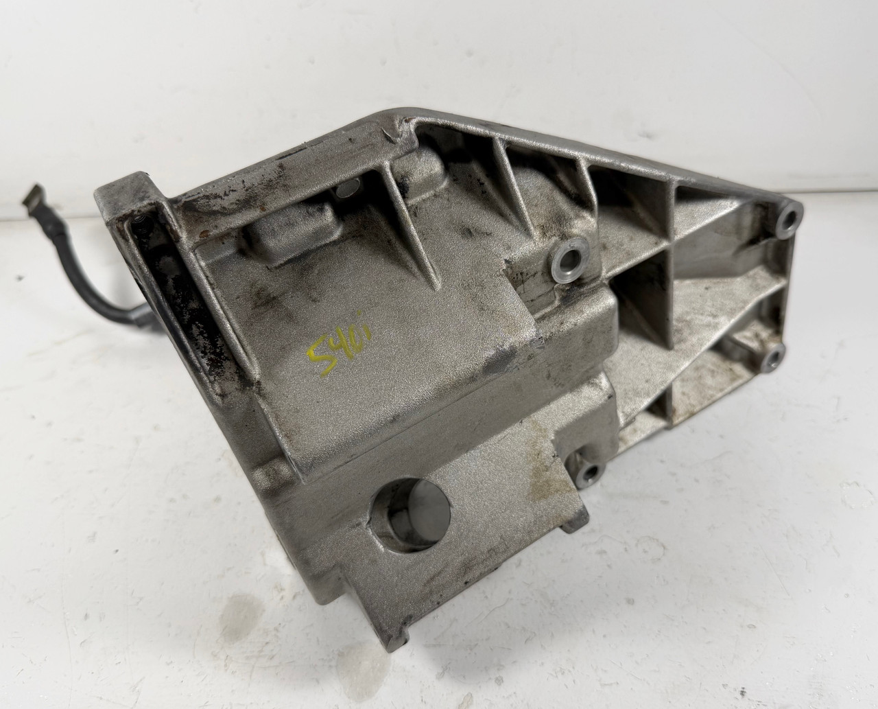 BMW E39 540i PASSENGER RIGHT MOTOR MOUNT BRACKET 1433564
