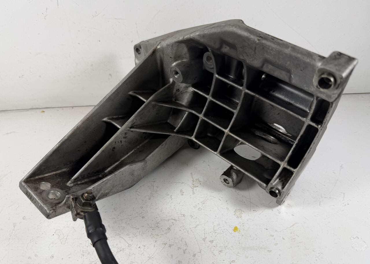 BMW E39 540i PASSENGER RIGHT MOTOR MOUNT BRACKET 1433564