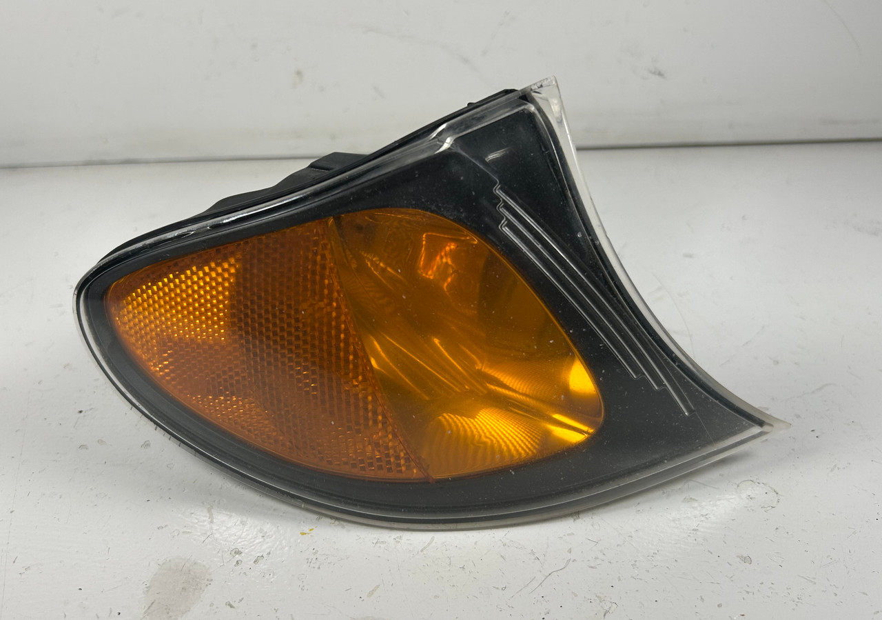 2002-05 BMW E46 330i 325i Passenger Indicator Turn Signal Lamp 6915382