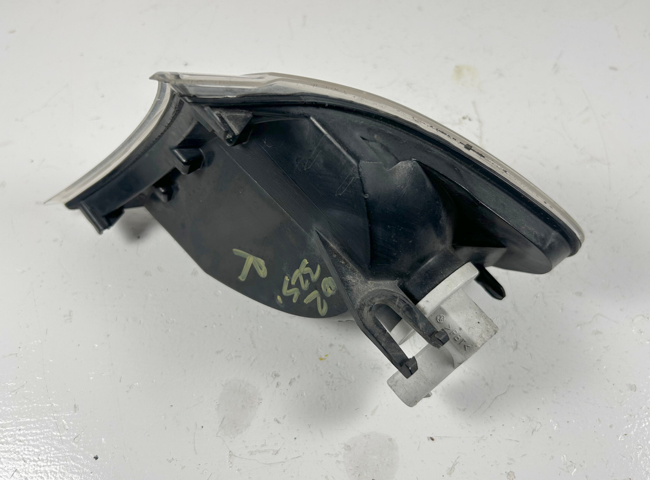 2002-05 BMW E46 330i 325i Passenger Indicator Turn Signal Lamp 6915382