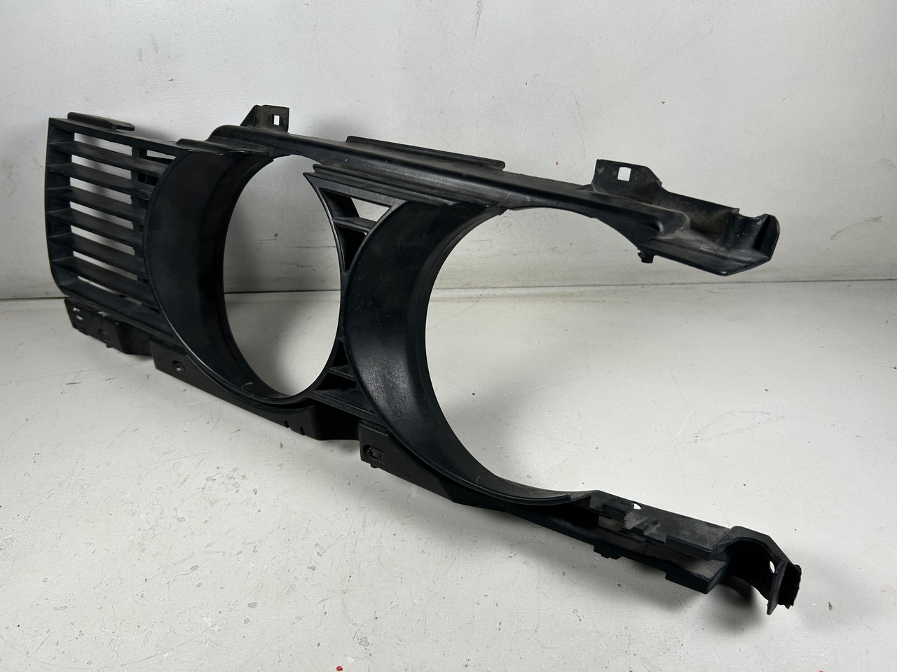 1989-93 BMW E34 540i 535i DRIVER TWIN HEADLIGHT TRIM OEM