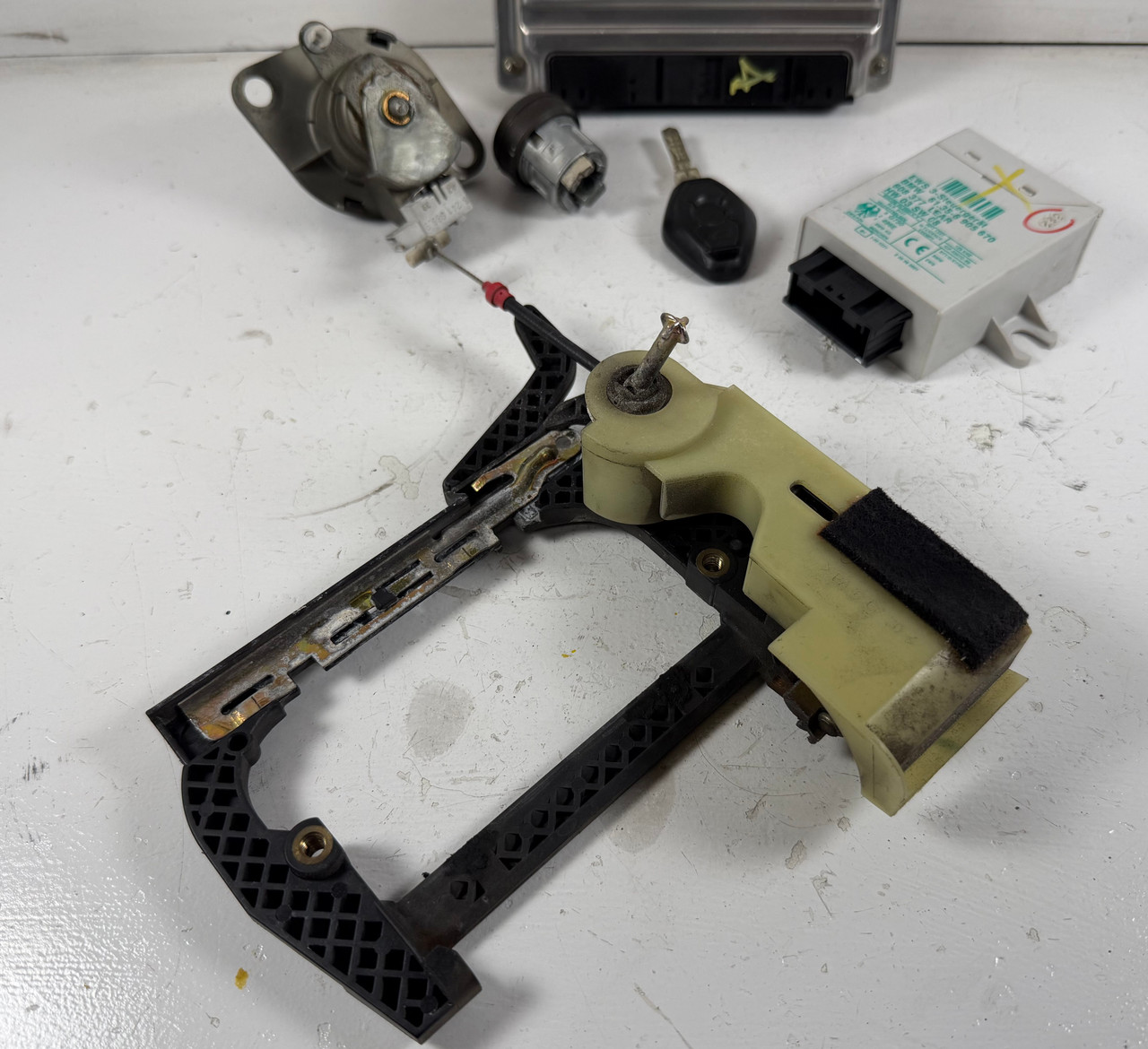 2003 BMW e39 530i M54 ENGINE DME EWS IGNITION TUMBLER KEY 7519308